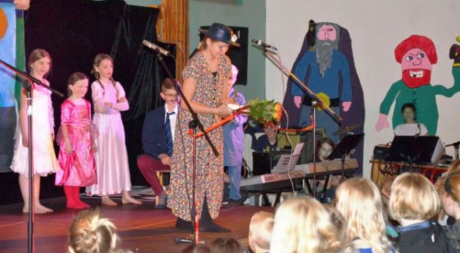 Teater på Fur Friskole - se video