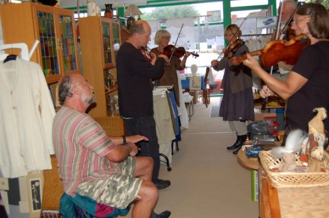 Spillefolk i Lusangi