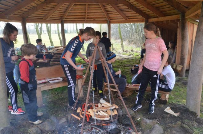 Forårsskrig på Fur Friskole - Se video