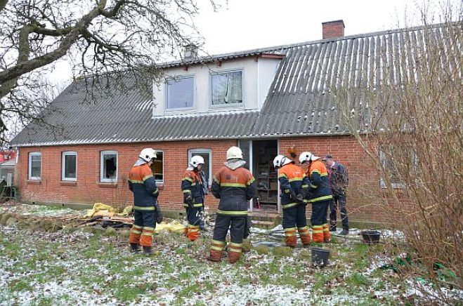 Fur Brandvæsen redder hus fra flammerne