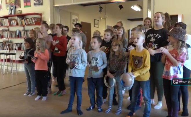 Fur Friskole synger til små-ø skoler - se video