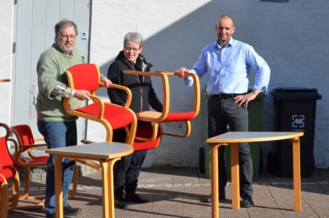 Spar Nord i Roslev forærede møbler til Fur Friskole