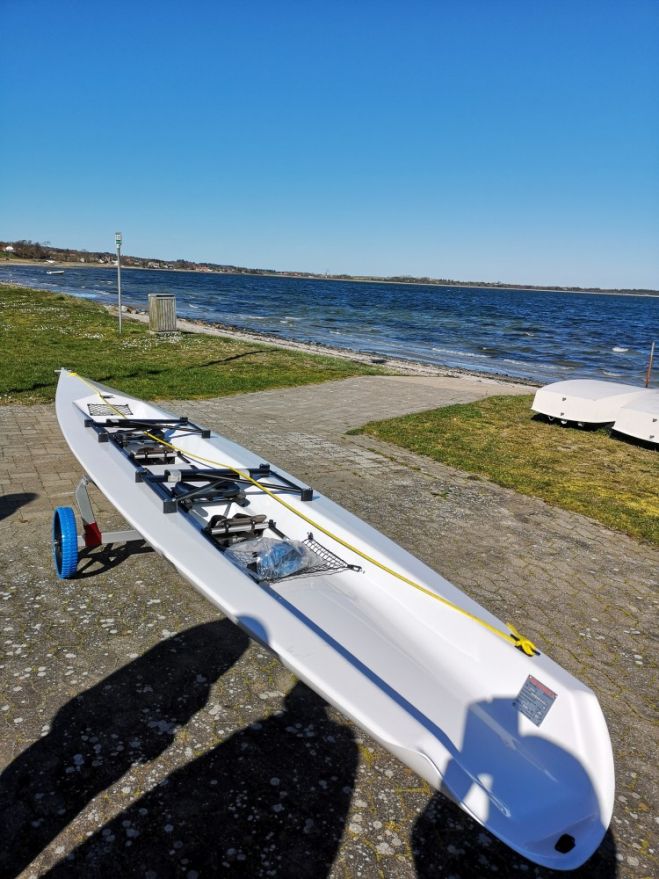 Coastal båd i vandet